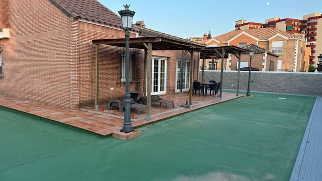 4 slaapkamer Villa te koop in La Manga del Mar Menor - € 531.915 (Ref: 9639689)