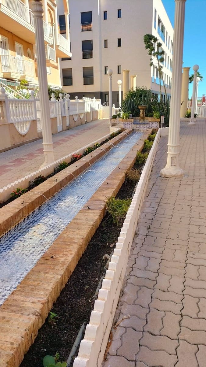 2 chambre Penthouse à vendre à Torrevieja avec piscine - 170 000 € (Ref: 9639696)