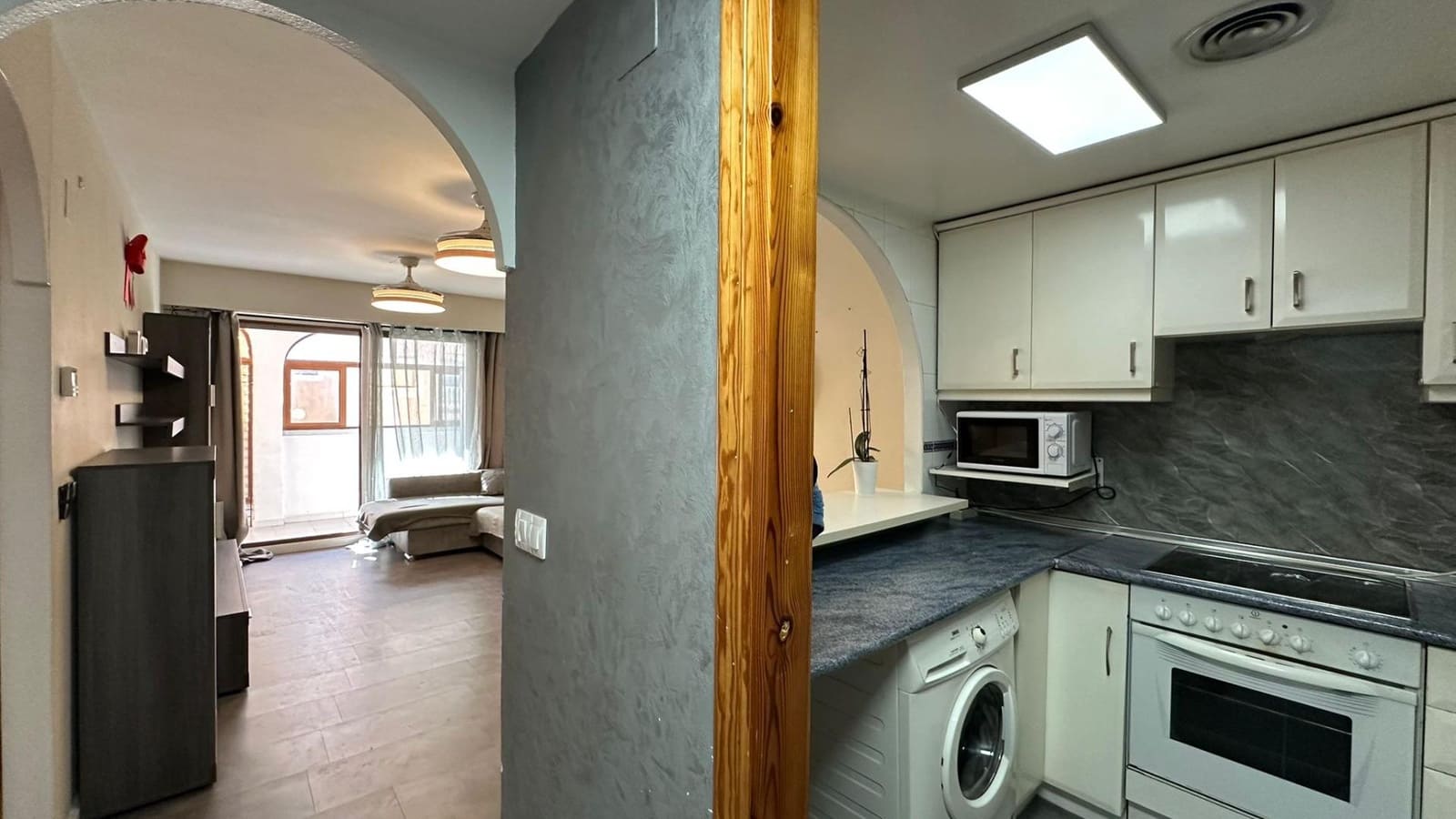 3 makuuhuone Huoneisto myytävänä paikassa Torrevieja mukana uima-altaan - 169 900 € (Ref: 9639710)