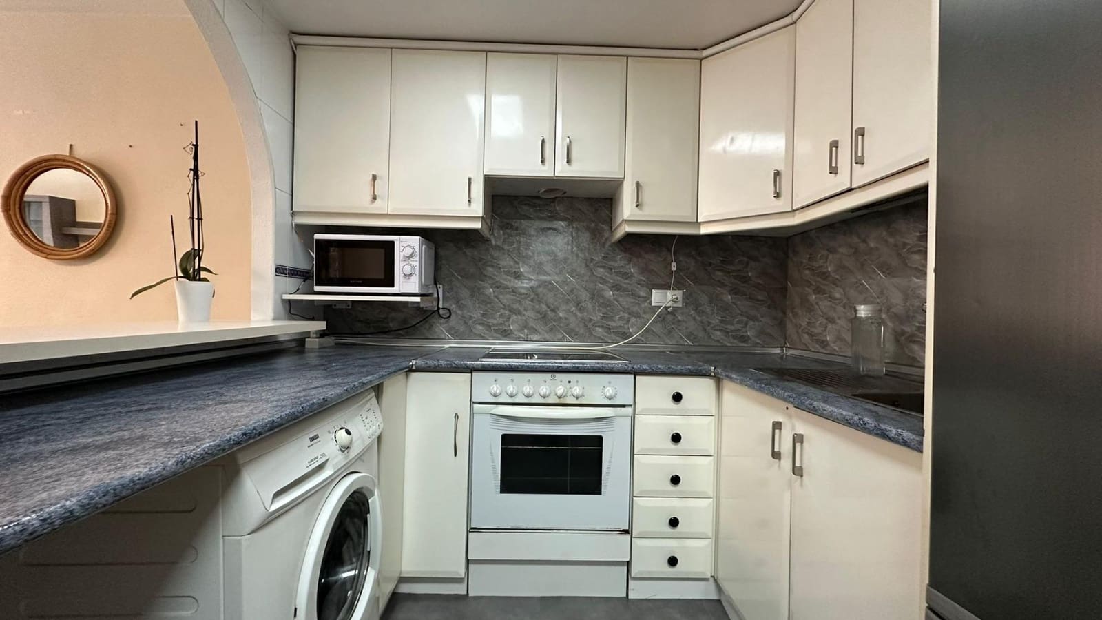 3 makuuhuone Huoneisto myytävänä paikassa Torrevieja mukana uima-altaan - 169 900 € (Ref: 9639710)