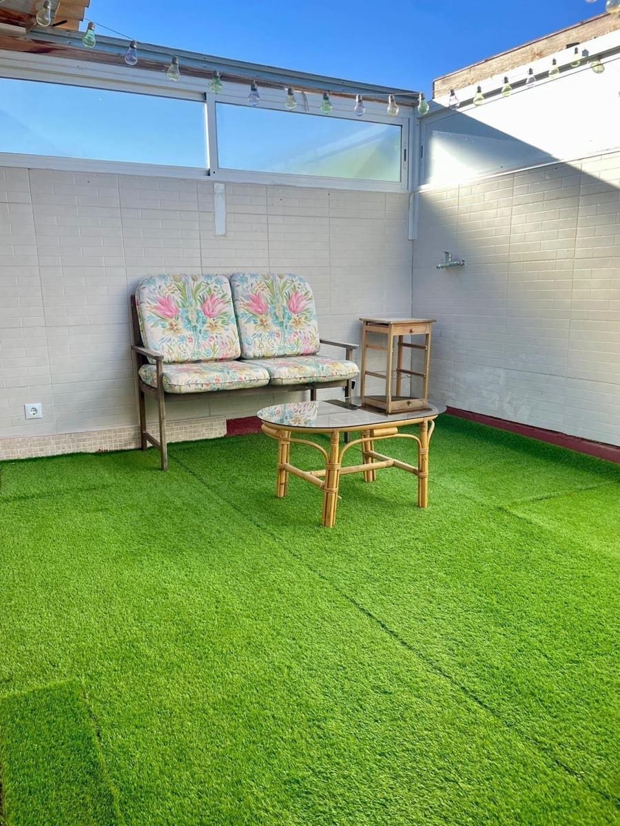 Ático de 2 habitaciones en Torrevieja en venta con piscina - 132.000 € (Ref: 9639712)