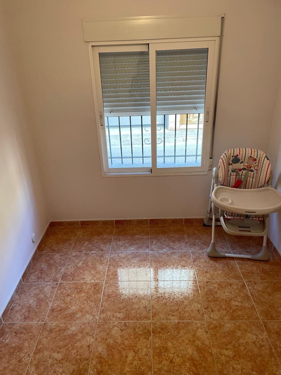 4 bedroom Apartment for sale in Albatera - € 137,000 (Ref: 9639714)