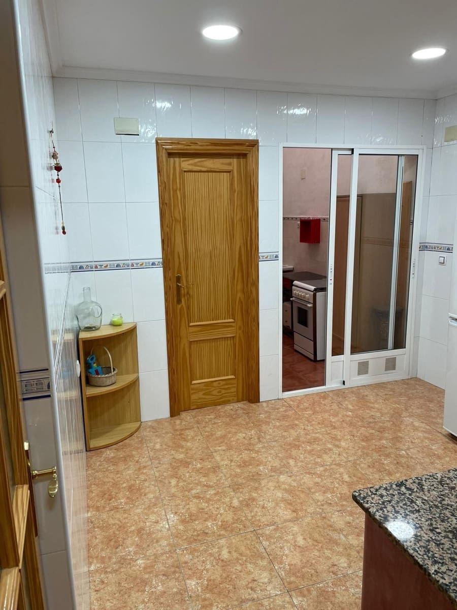 4 bedroom Apartment for sale in Albatera - € 137,000 (Ref: 9639714)