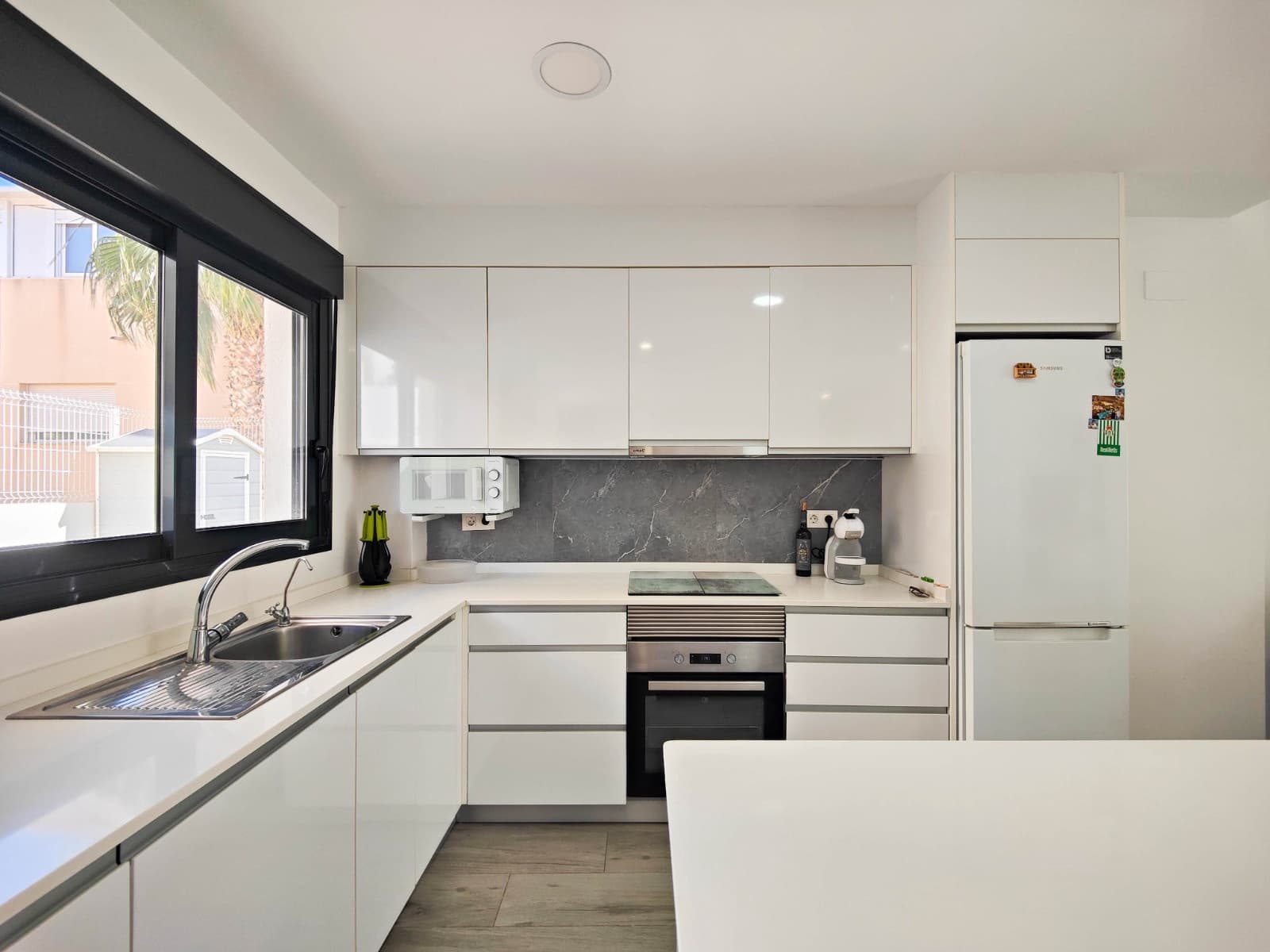 Apartamento de 3 habitaciones en Guardamar del Segura en venta con piscina garaje - 289.900 € (Ref: 9639720)