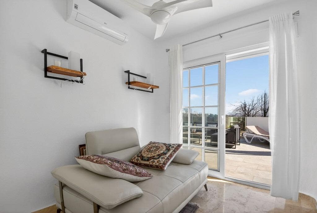 4 sovrum Villa till salu i Orihuela Costa med pool - 499 000 € (Ref: 9639722)