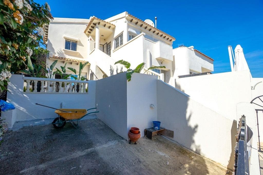 4 soveværelse Villa til salg i Orihuela Costa med swimmingpool - € 499.000 (Ref: 9639722)