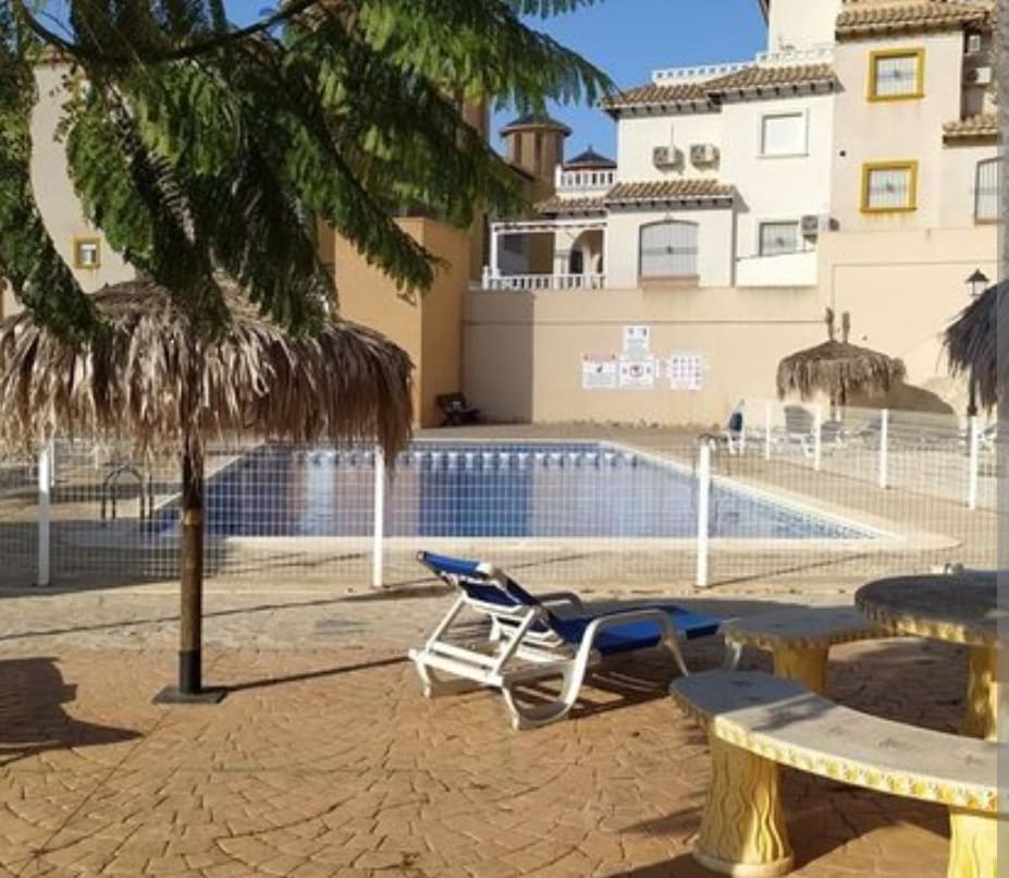 2 Zimmer Apartment zu verkaufen in Orihuela mit Pool - 135.000 € (Ref: 9639725)