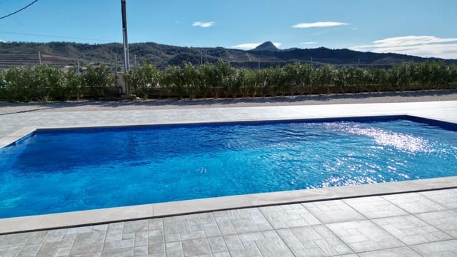 3 makuuhuone Huvila myytävänä paikassa Macisvenda, Abanilla mukana uima-altaan 
autotalli - 374 950 € (Ref: 9639727)