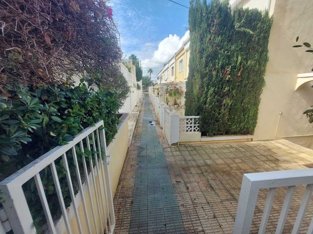 2 bedroom Bungalow for sale in Albir with pool garage - € 269,000 (Ref: 9639732)