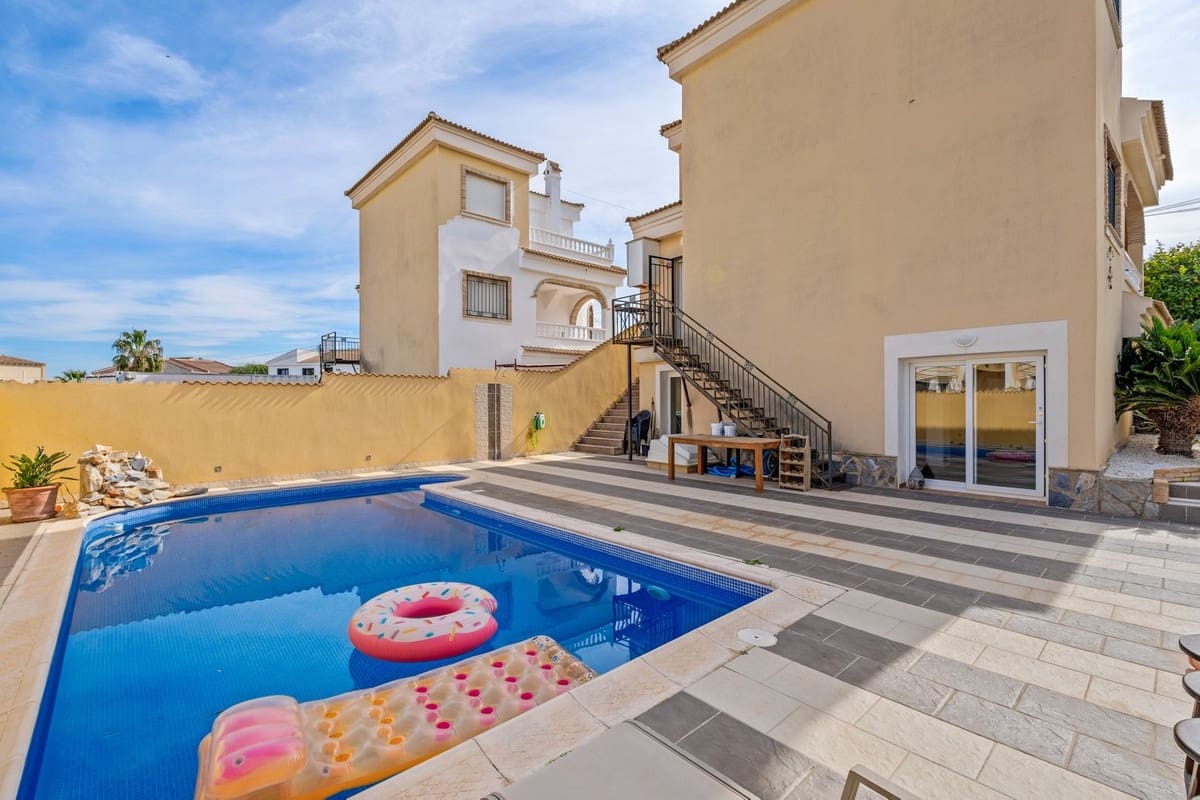 3 bedroom Villa for sale in Orihuela with pool - € 369,000 (Ref: 9639734)