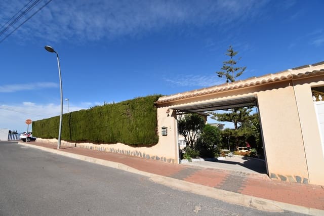Chalet de 4 habitaciones en Lomas de Cabo Roig - Los Dolses, Orihuela en venta con piscina garaje - 435.000 € (Ref: 9639741)
