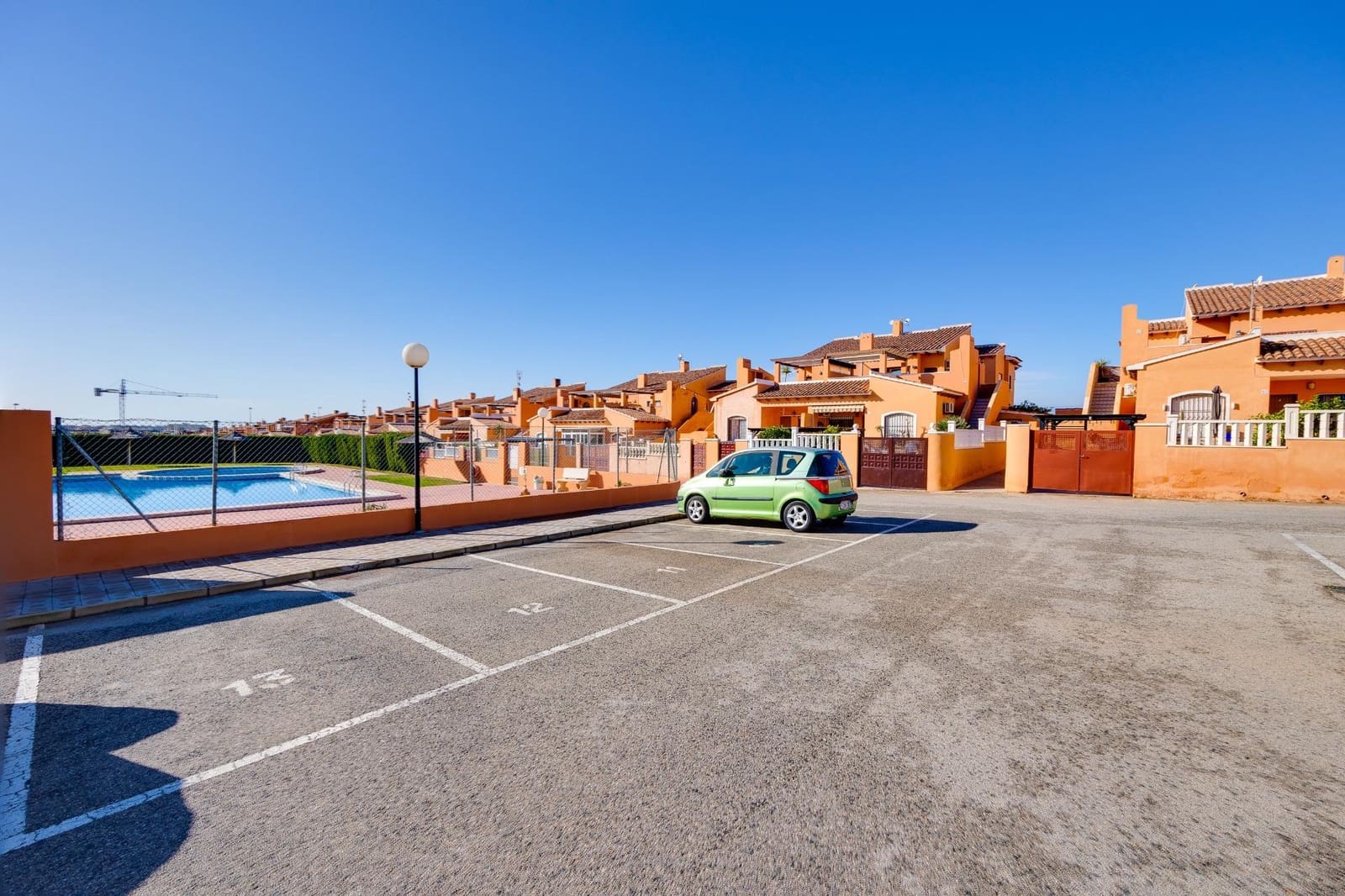 2 soverom Bungalow til salgs i Torrevieja med svømmebasseng garasje - € 204 000 (Ref: 9639747)