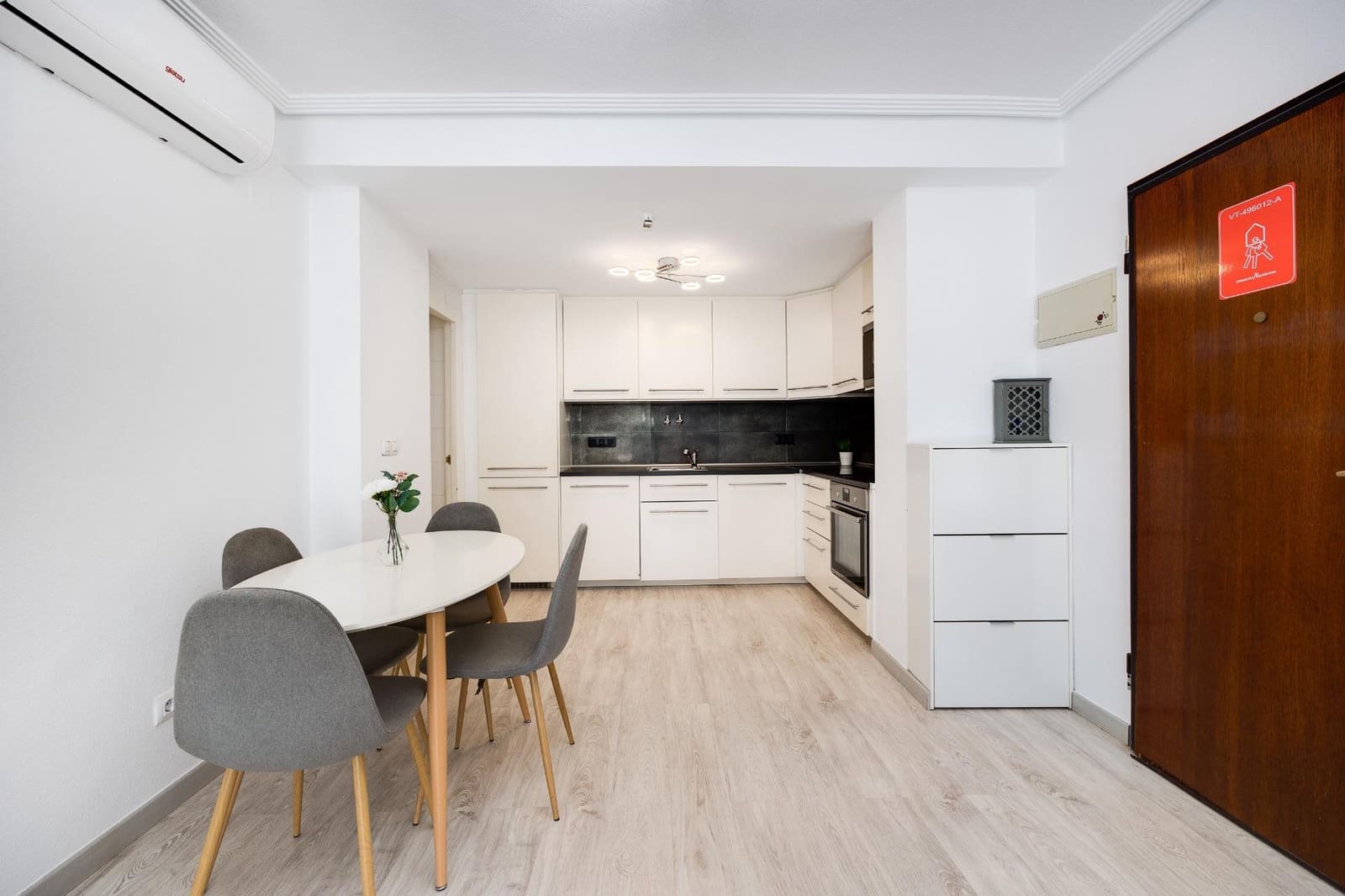 2 soverom Bungalow til salgs i Torrevieja med svømmebasseng garasje - € 204 000 (Ref: 9639747)