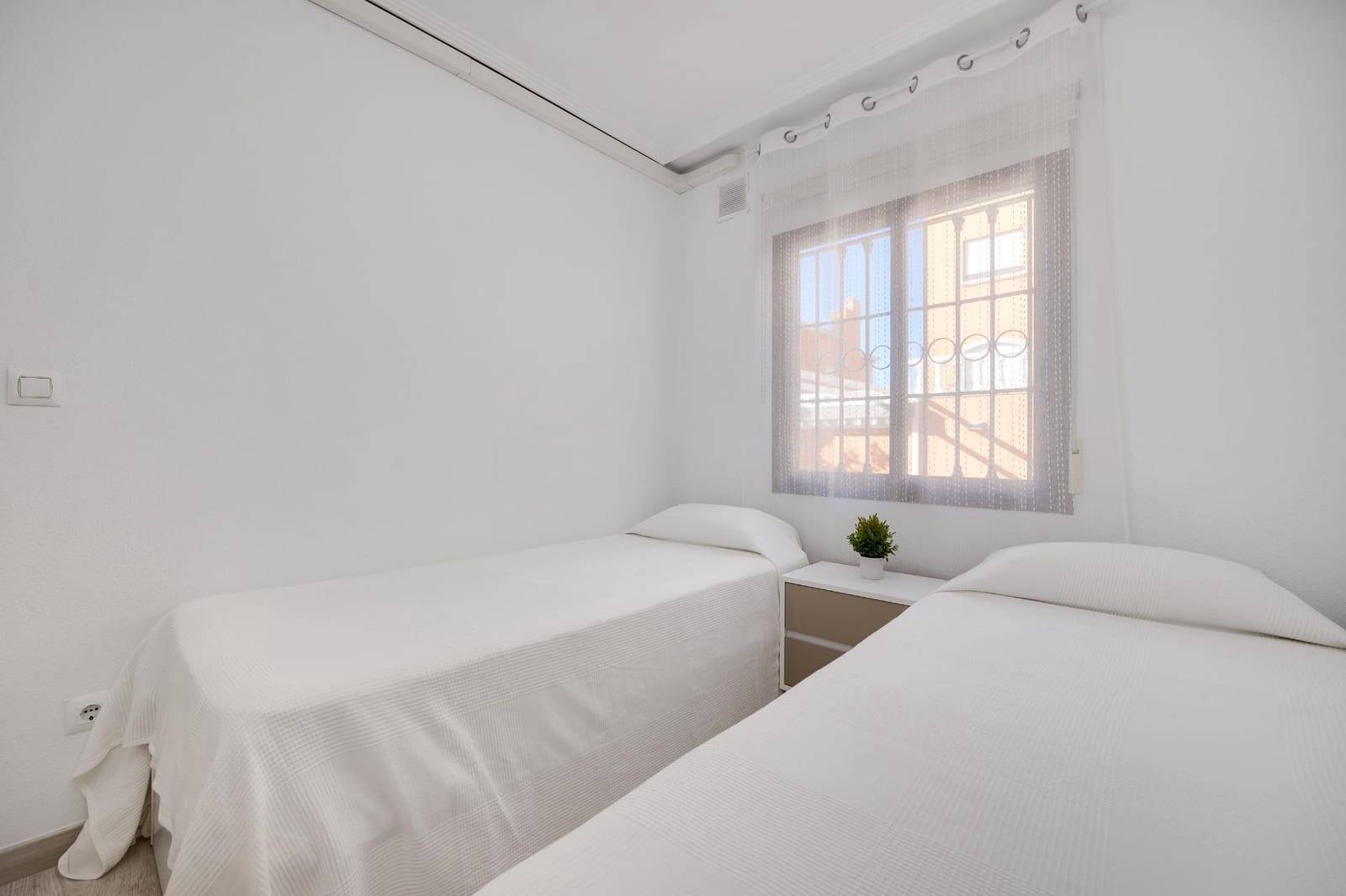 2 soverom Bungalow til salgs i Torrevieja med svømmebasseng garasje - € 204 000 (Ref: 9639747)