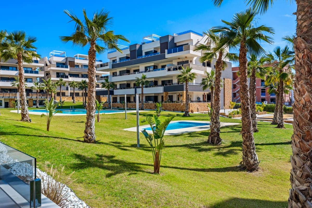 Apartamento de 2 habitaciones en Orihuela en venta con piscina garaje - 349.000 € (Ref: 9662157)