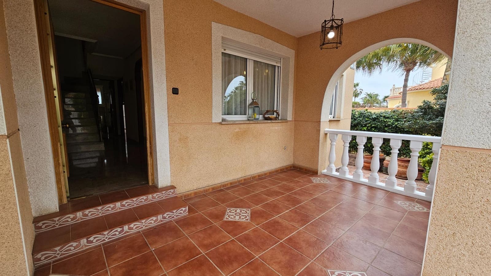 3 sypialnia Willa na sprzedaż w Torrevieja z basenem - 390 000 € (Ref: 9662174)