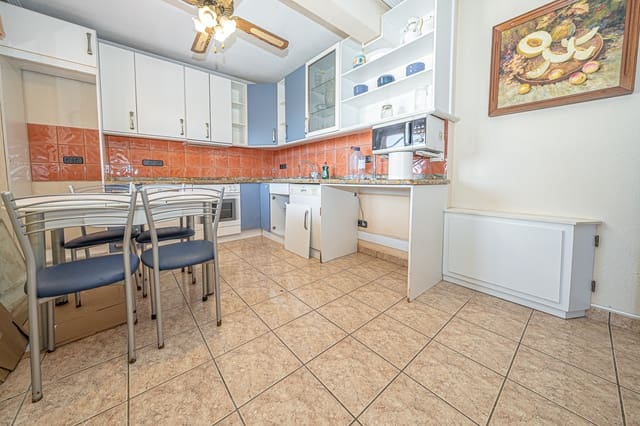 4 makuuhuone Huvila myytävänä paikassa El Chaparral, Torrevieja mukana uima-altaan - 390 000 € (Ref: 9702407)