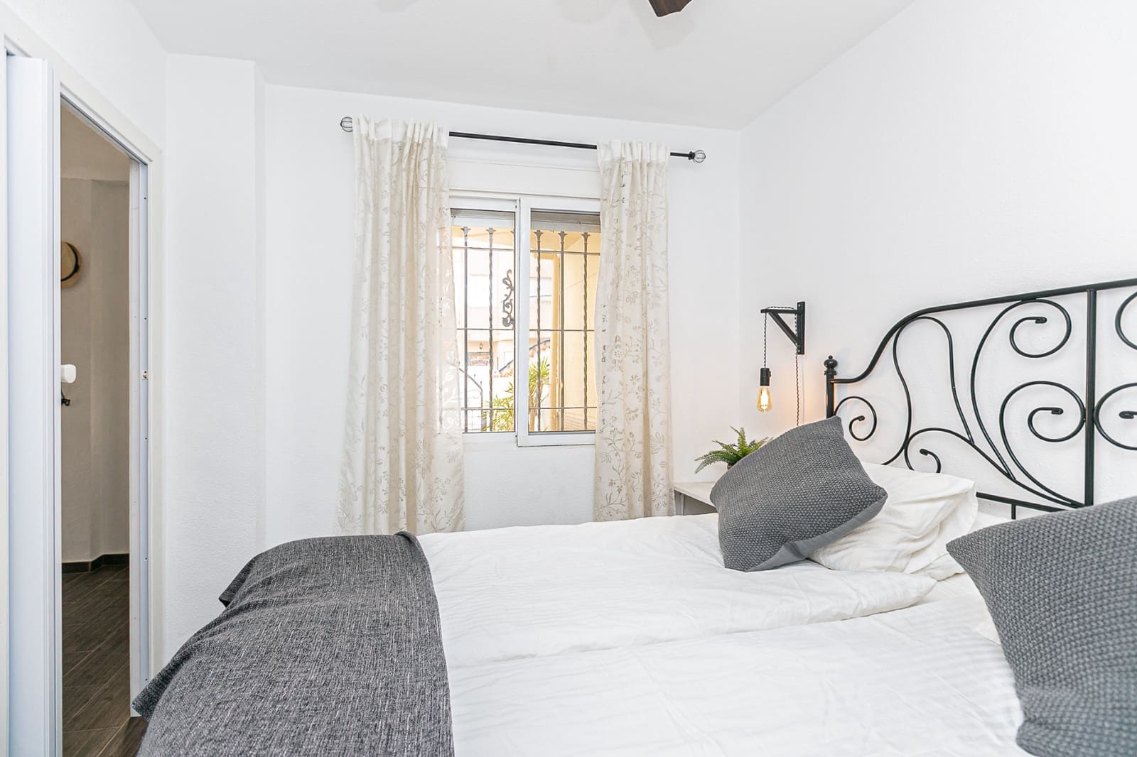 2 slaapkamer Huis te koop in Torrevieja met zwembad - € 174.900 (Ref: 9702409)