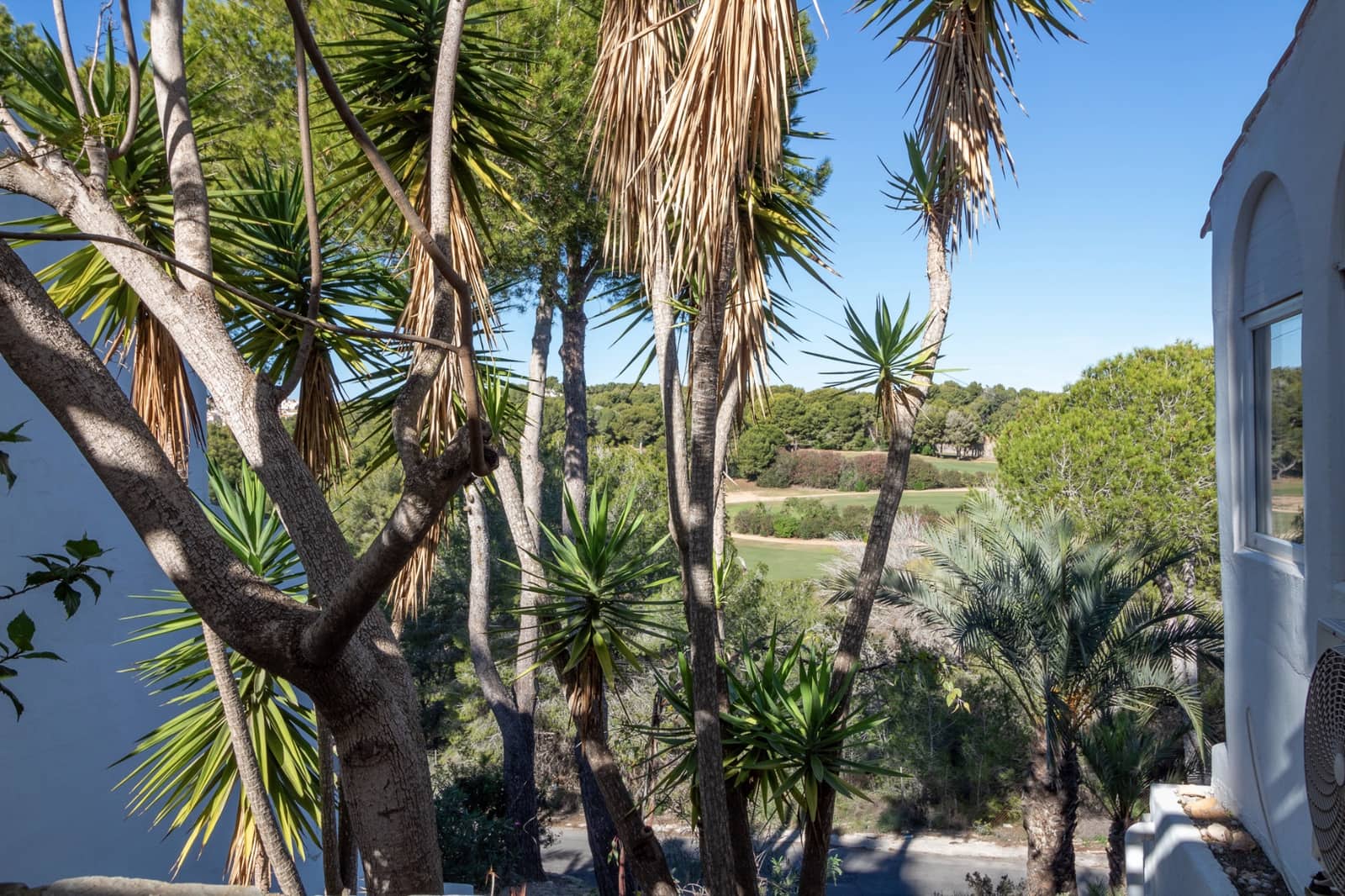 Chalet de 2 habitaciones en Villamartin en venta con piscina - 289.000 € (Ref: 9702411)