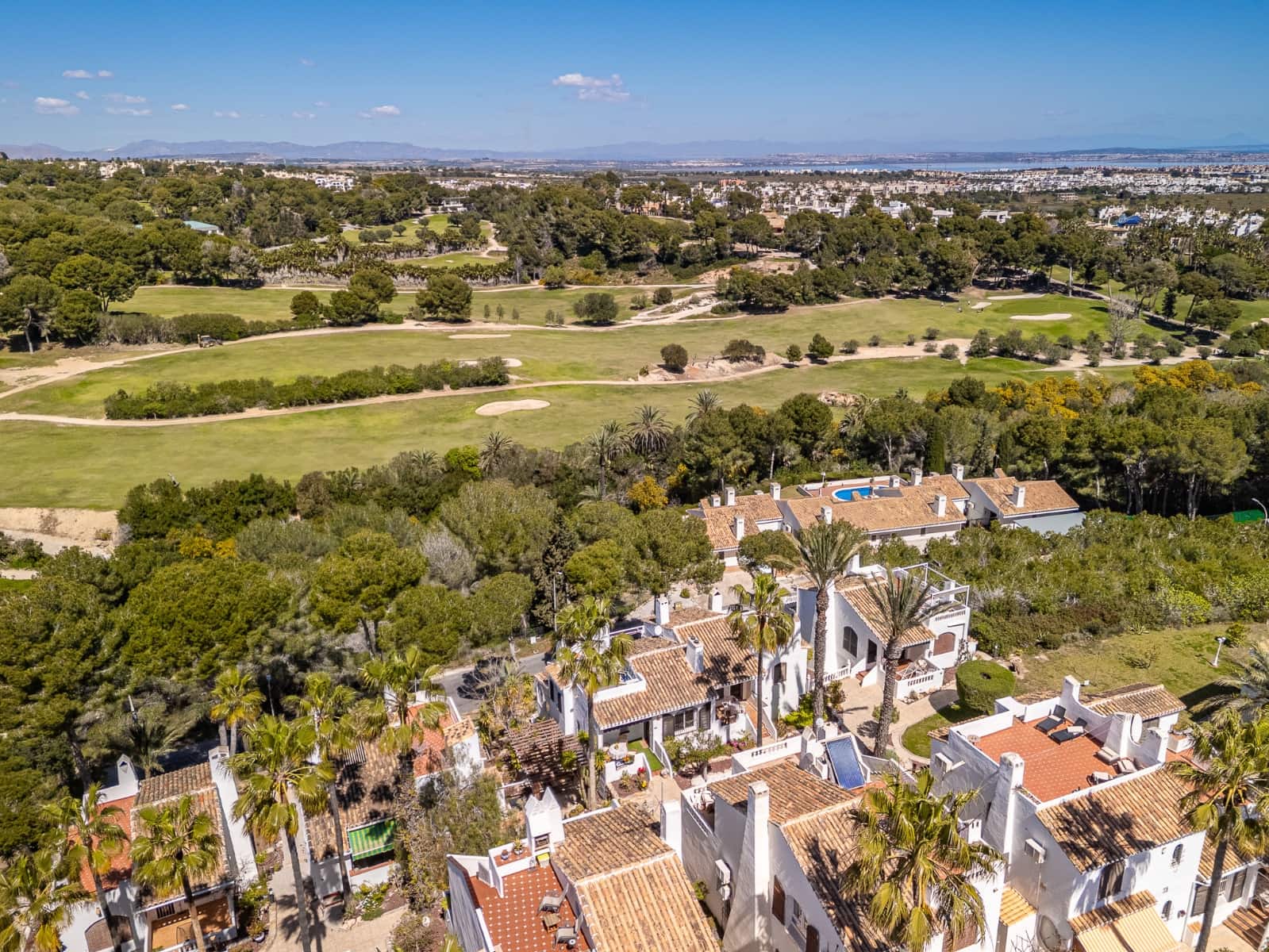 2 bedroom Villa for sale in Villamartin with pool - € 289,000 (Ref: 9702411)