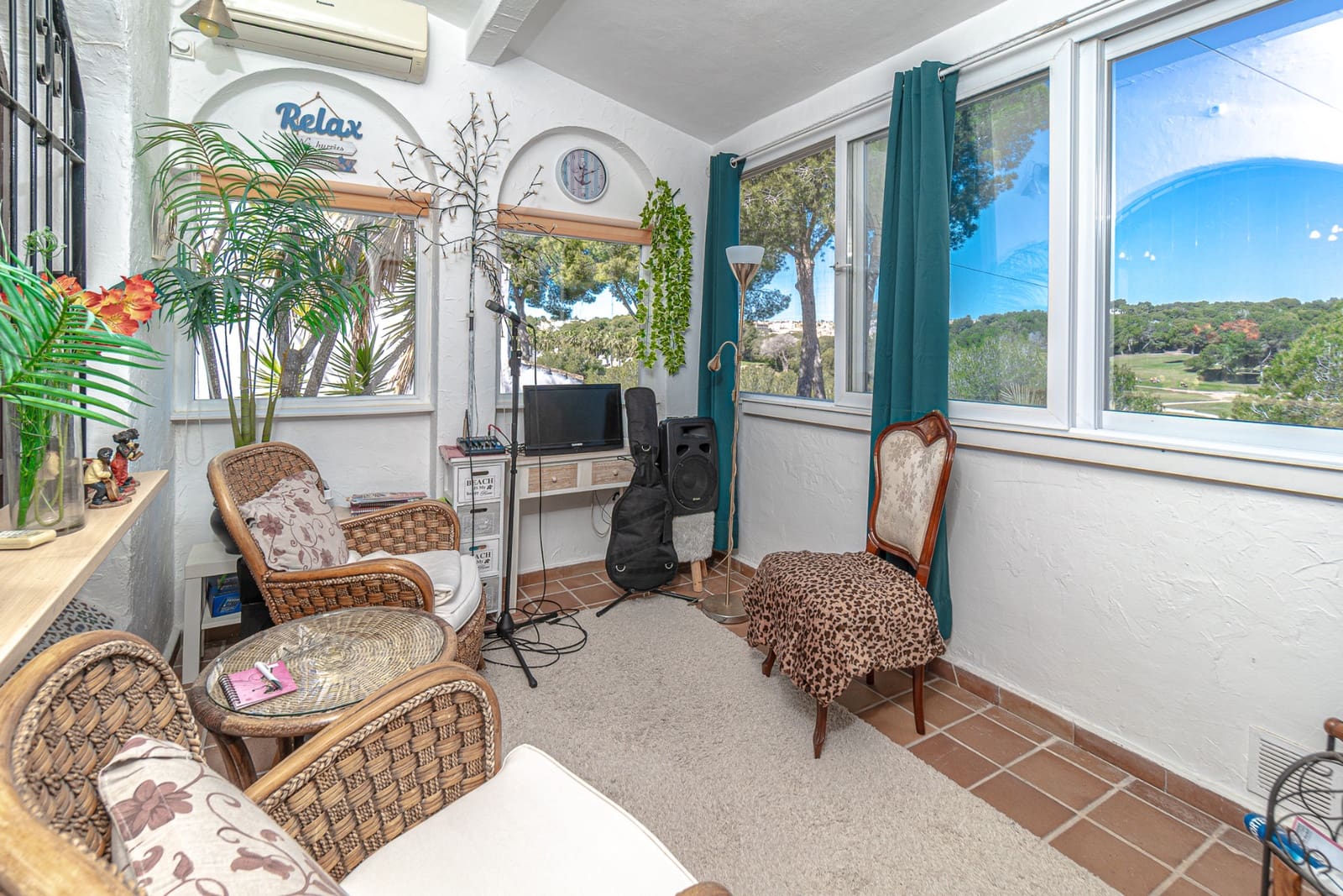 2 bedroom Villa for sale in Villamartin with pool - € 289,000 (Ref: 9702411)