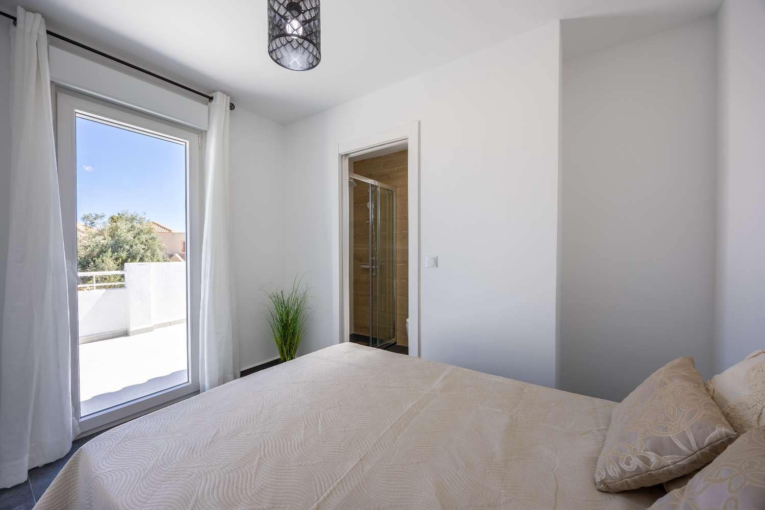 Bungalow de 3 habitaciones en Torrevieja en venta con piscina garaje - 269.000 € (Ref: 9702428)