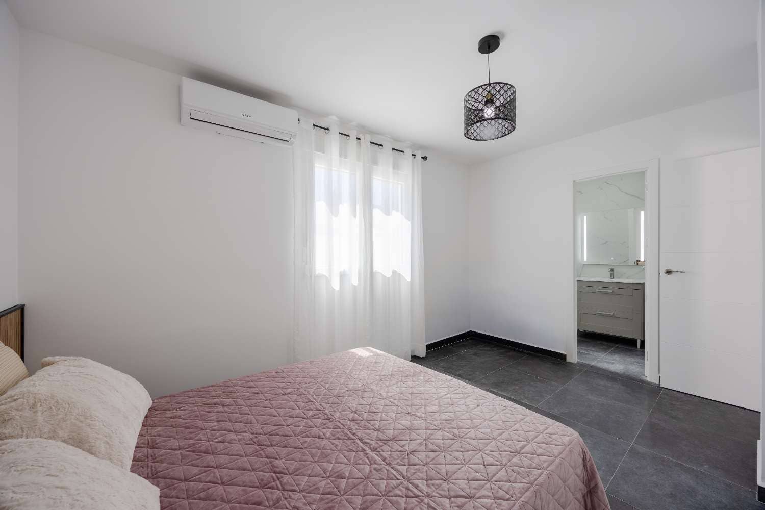 Bungalow de 3 habitaciones en Torrevieja en venta con piscina garaje - 269.000 € (Ref: 9702428)