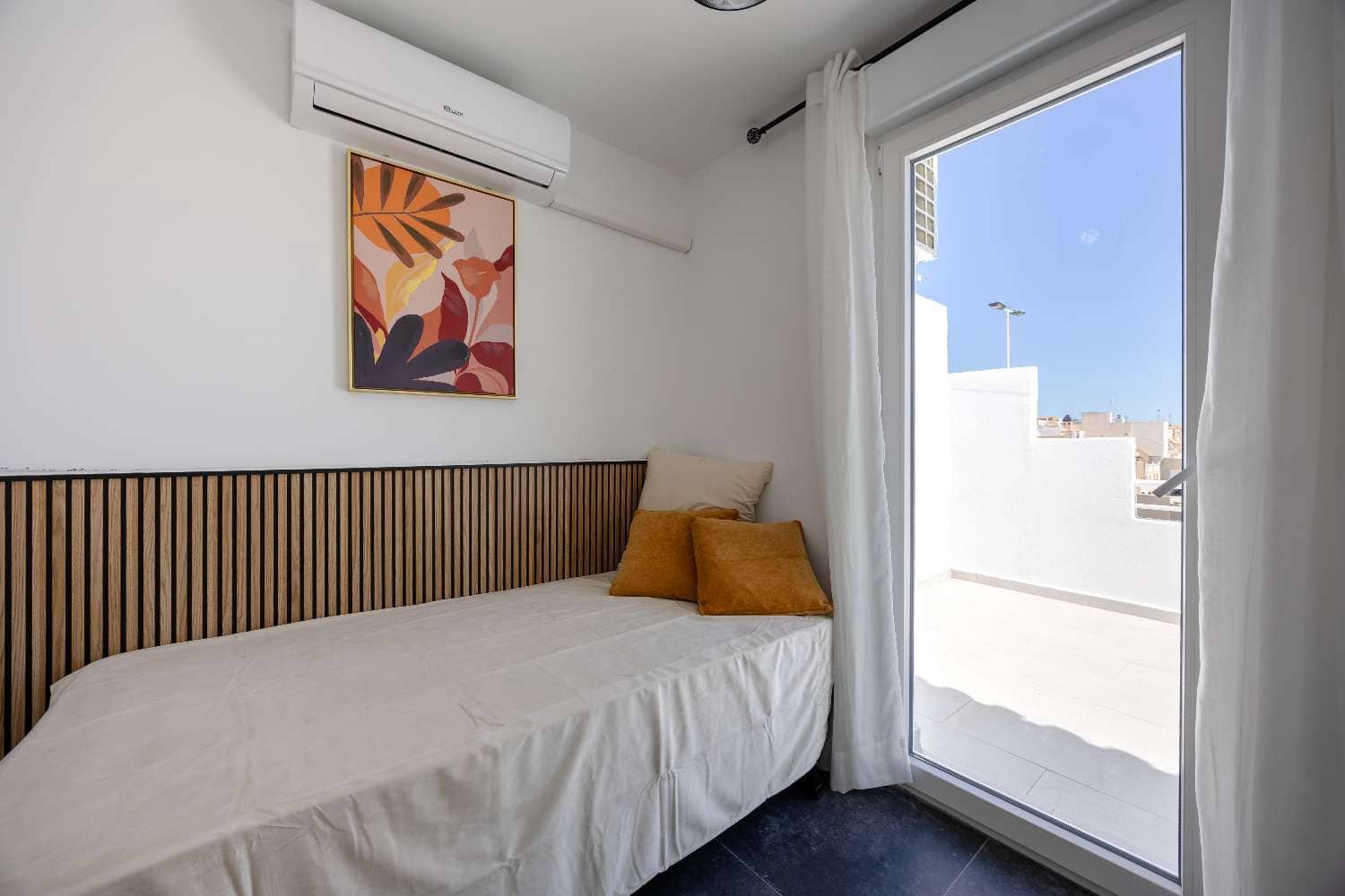 Bungalow de 3 habitaciones en Torrevieja en venta con piscina garaje - 269.000 € (Ref: 9702428)