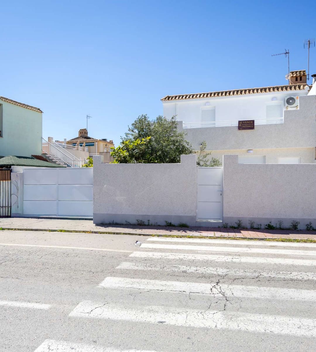 Bungalow de 3 habitaciones en Torrevieja en venta con piscina garaje - 269.000 € (Ref: 9702428)