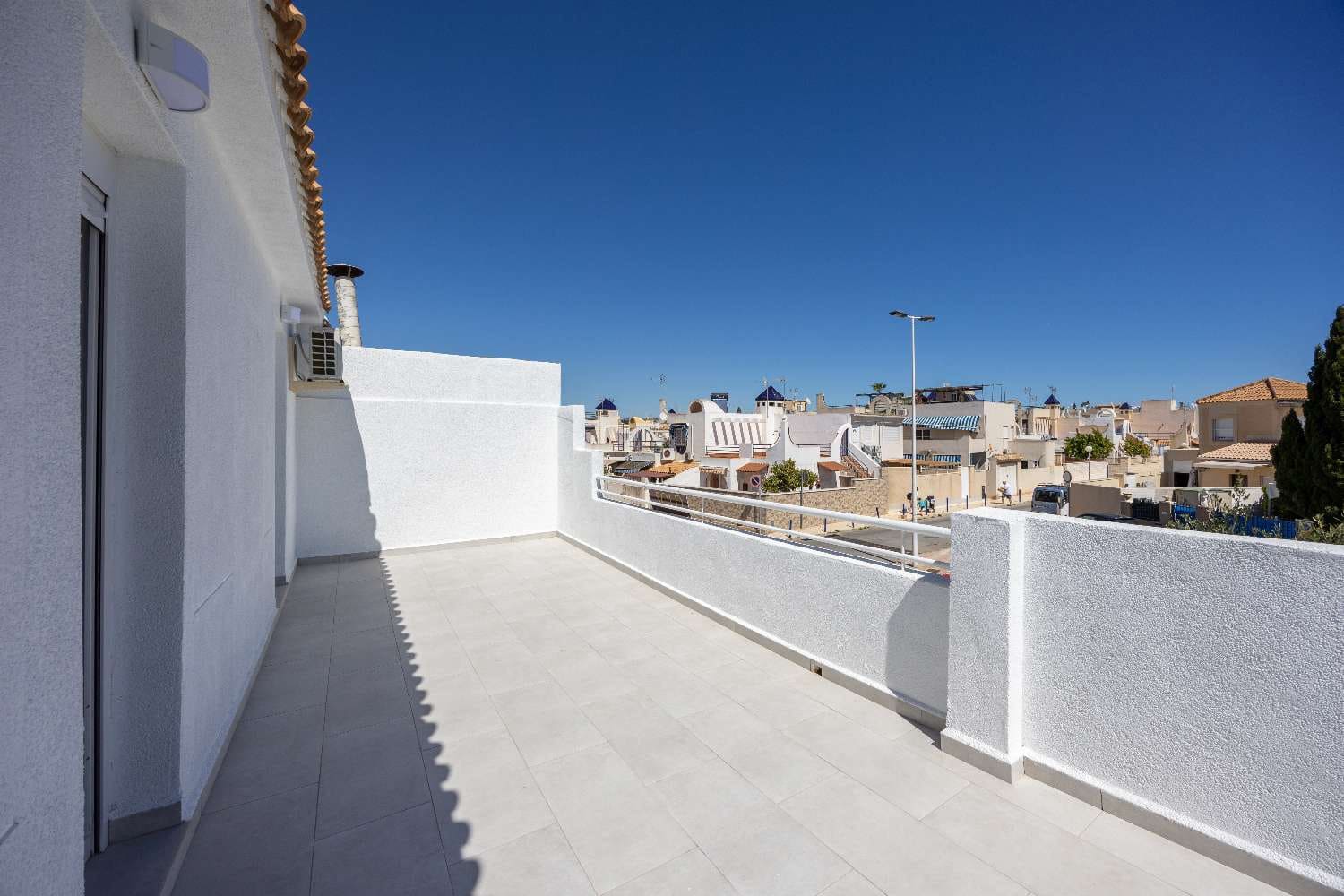 Bungalow de 3 habitaciones en Torrevieja en venta con piscina garaje - 269.000 € (Ref: 9702428)