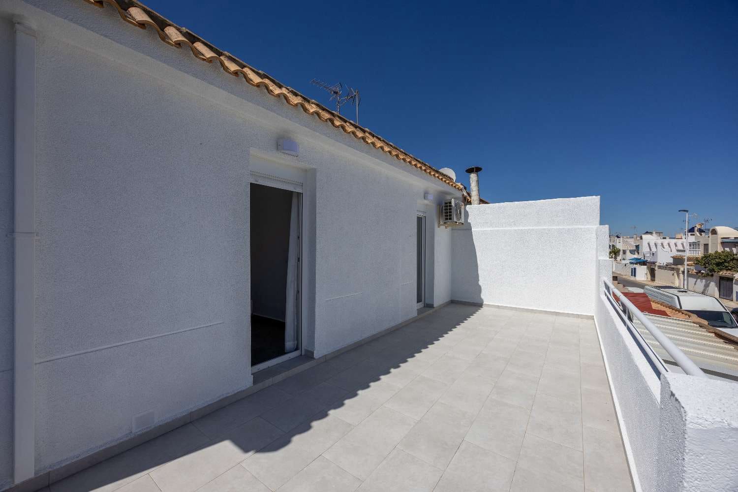 Bungalow de 3 habitaciones en Torrevieja en venta con piscina garaje - 269.000 € (Ref: 9702428)