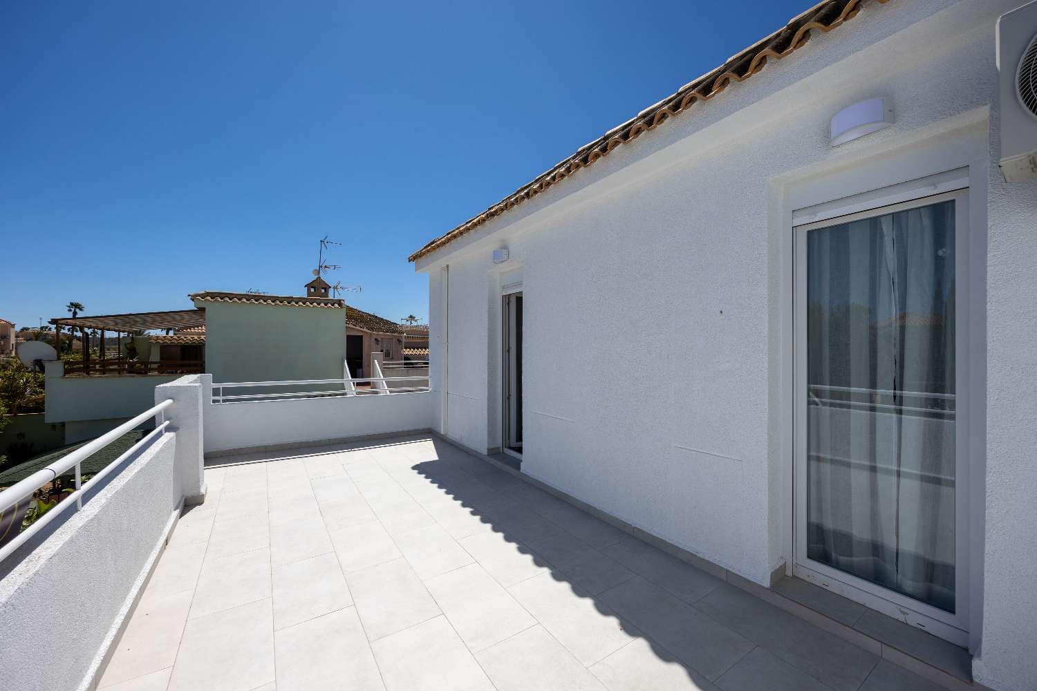 Bungalow de 3 habitaciones en Torrevieja en venta con piscina garaje - 269.000 € (Ref: 9702428)
