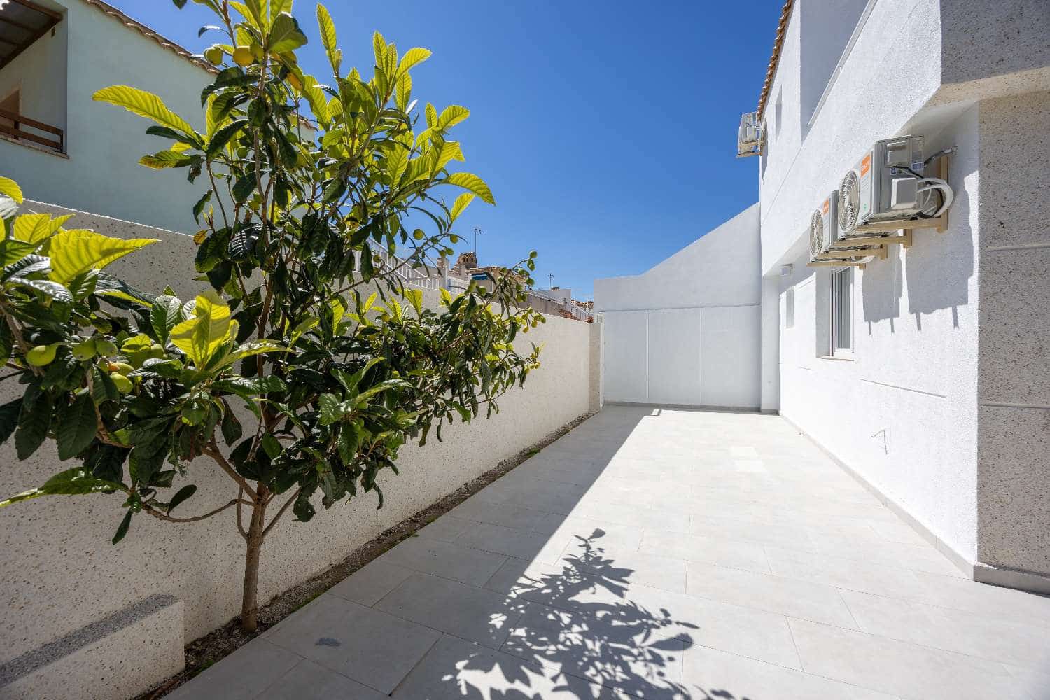 Bungalow de 3 habitaciones en Torrevieja en venta con piscina garaje - 269.000 € (Ref: 9702428)