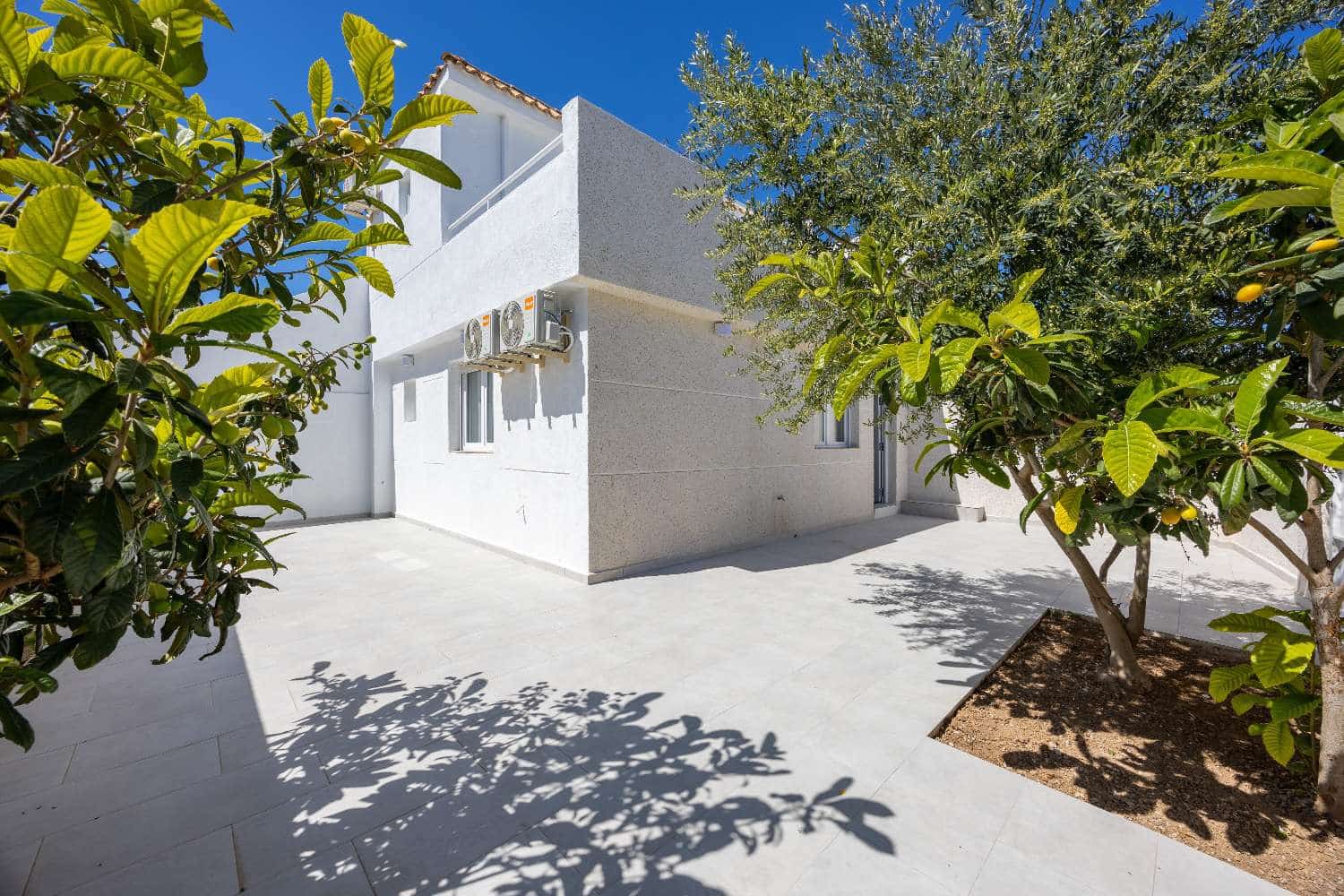 Bungalow de 3 habitaciones en Torrevieja en venta con piscina garaje - 269.000 € (Ref: 9702428)