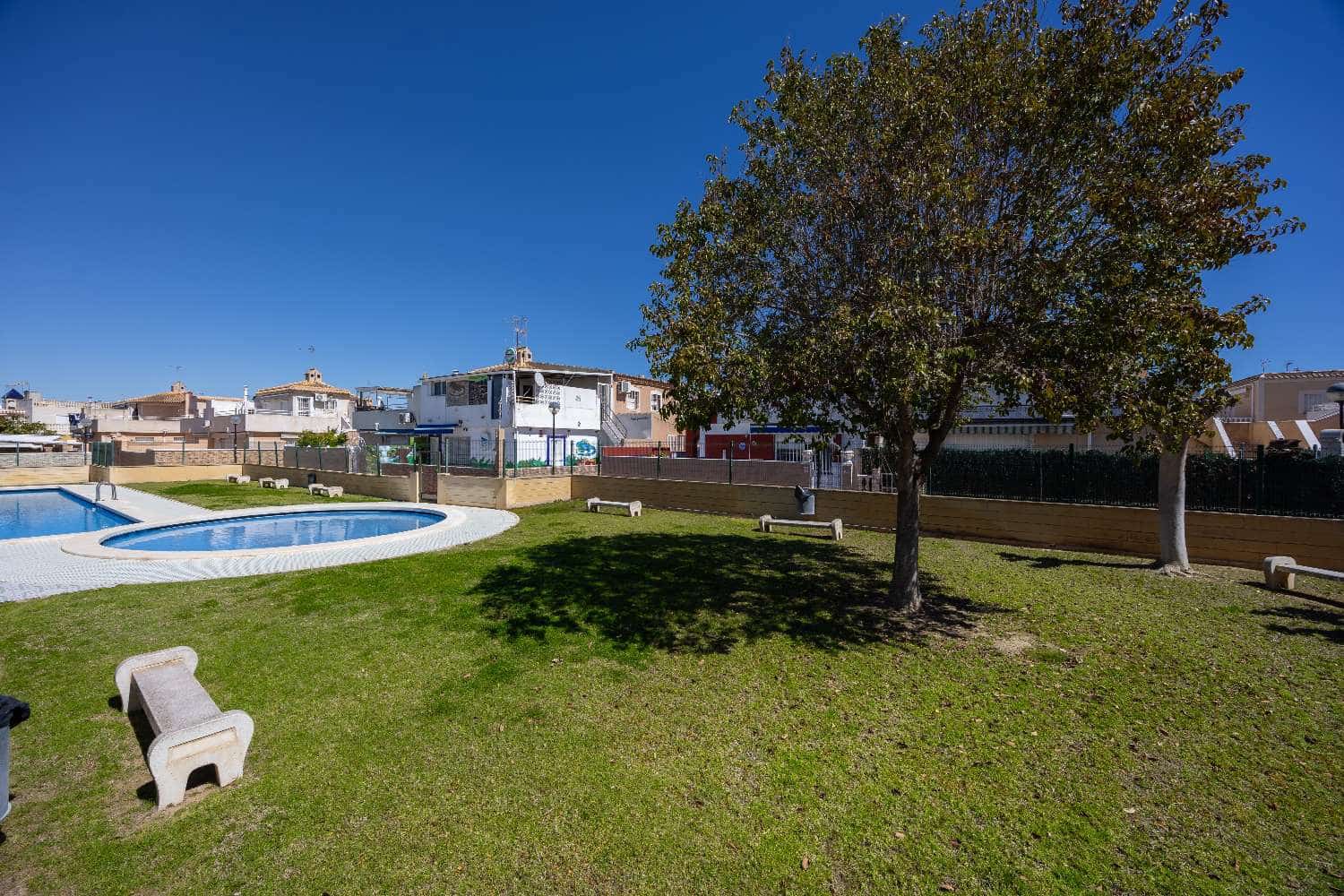 Bungalow de 3 habitaciones en Torrevieja en venta con piscina garaje - 269.000 € (Ref: 9702428)
