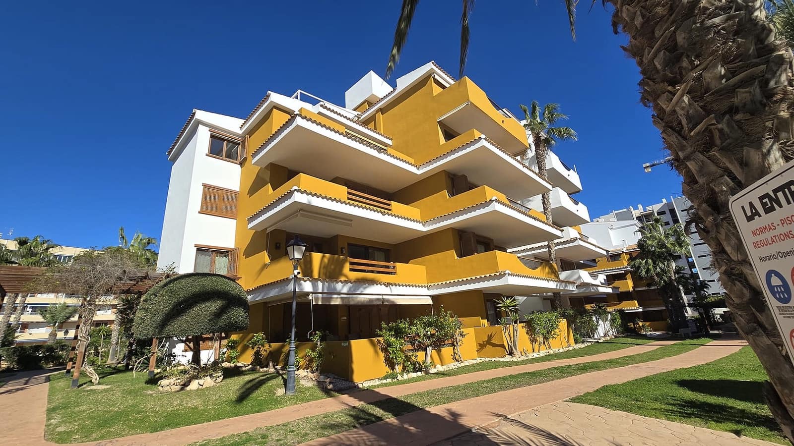2 bedroom Apartment for sale in Punta Prima with garage - € 279,000 (Ref: 9723837)
