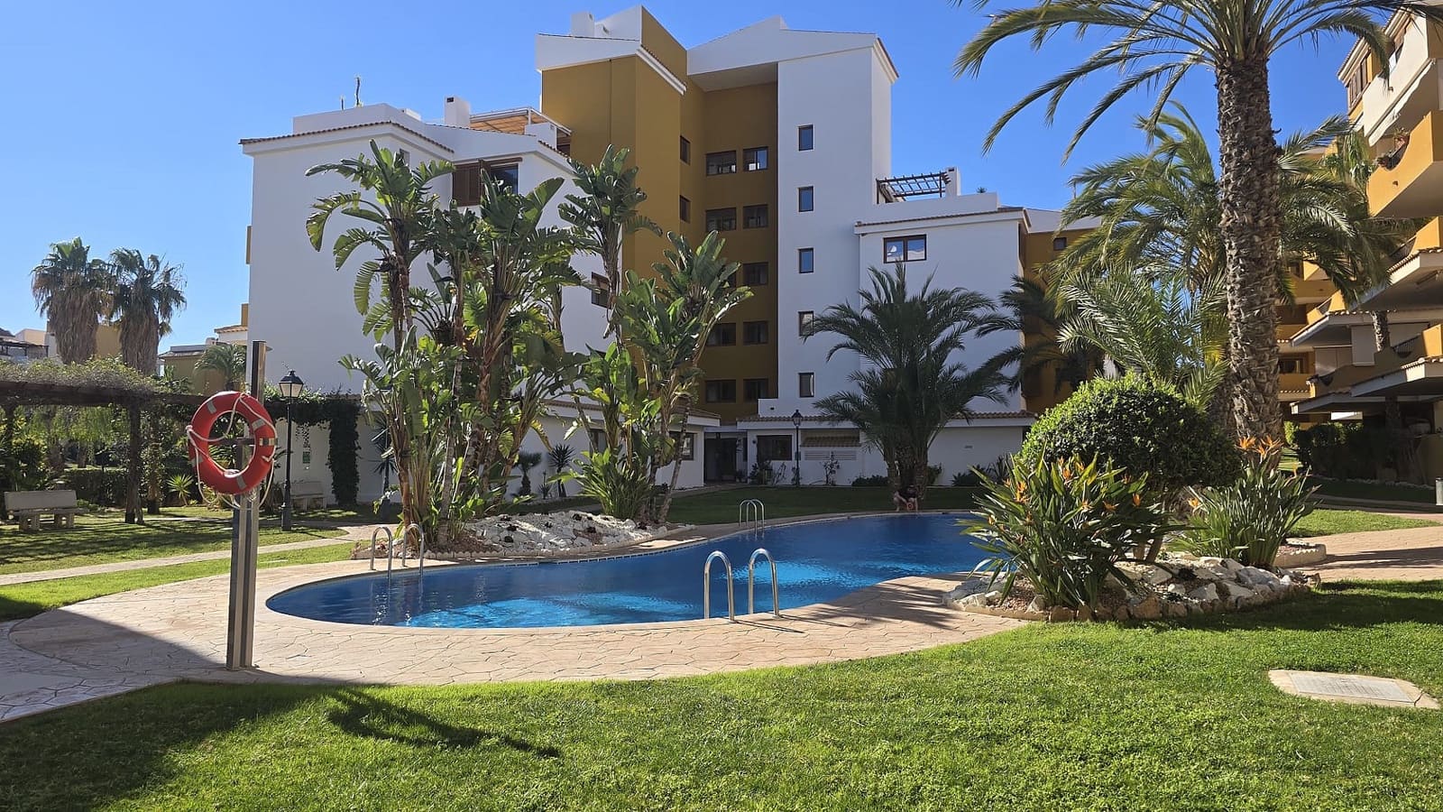 2 bedroom Apartment for sale in Punta Prima with garage - € 279,000 (Ref: 9723837)
