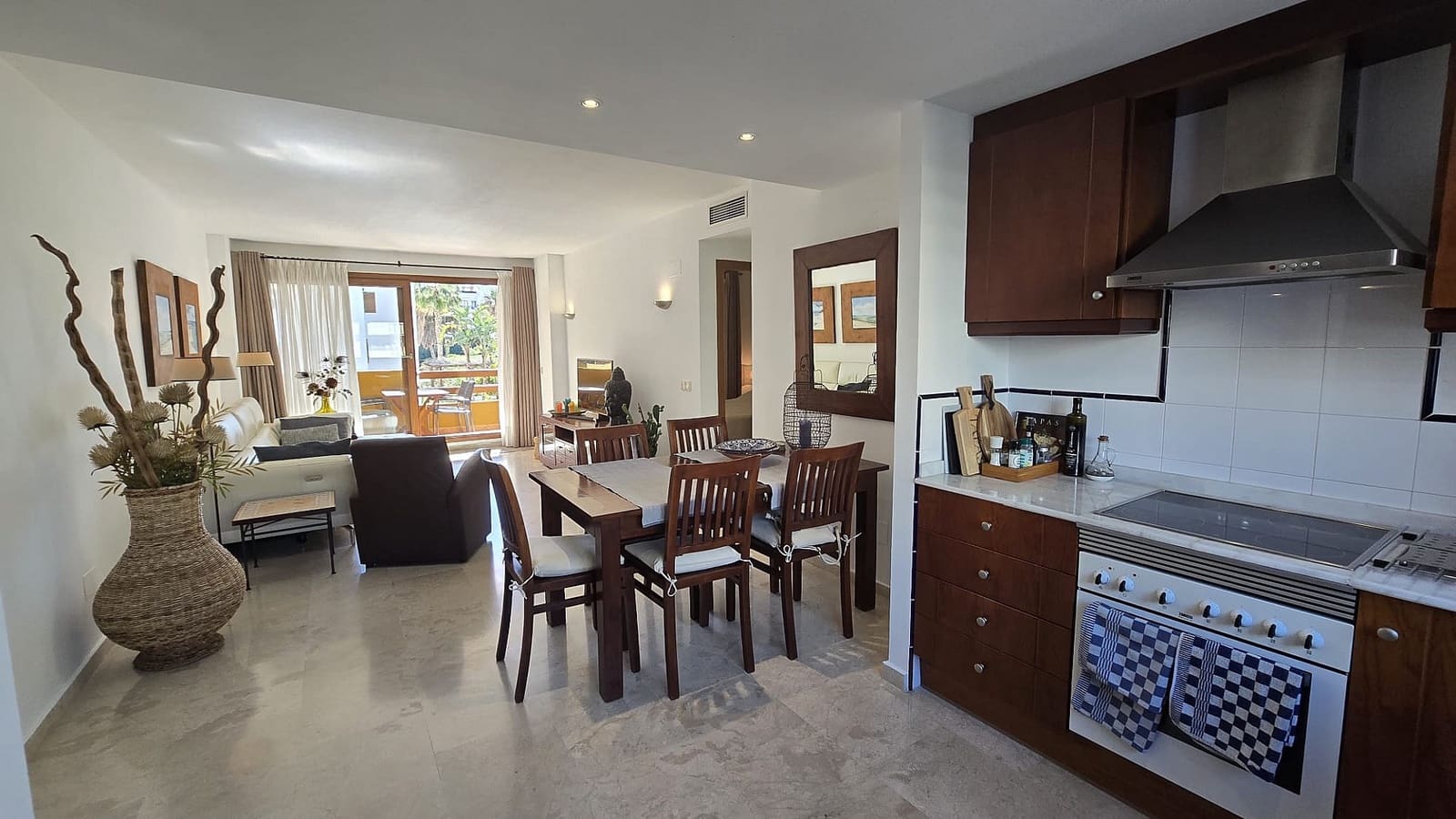 2 bedroom Apartment for sale in Punta Prima with garage - € 279,000 (Ref: 9723837)