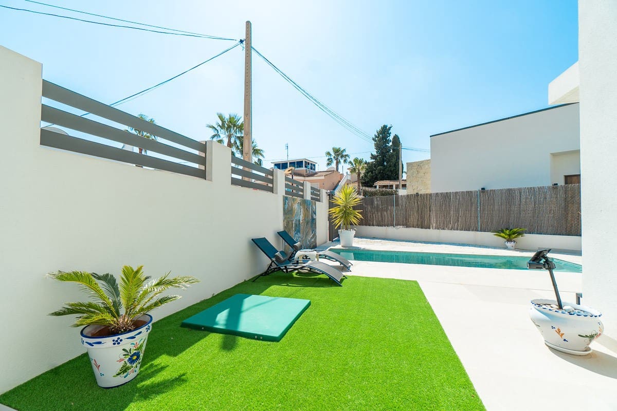 Chalet de 3 habitaciones en Orihuela Costa en venta con piscina - 524.900 € (Ref: 9742121)