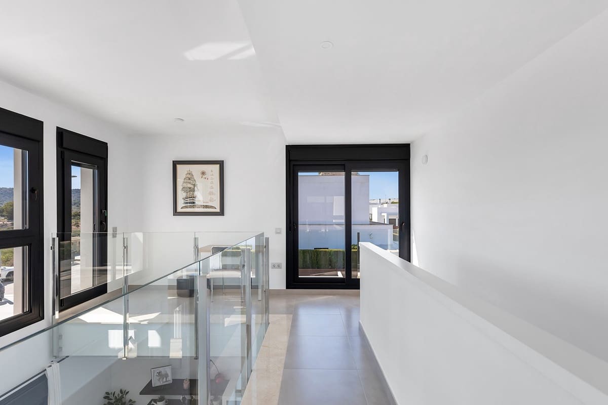 Chalet de 3 habitaciones en Orihuela en venta con piscina - 419.500 € (Ref: 9742123)