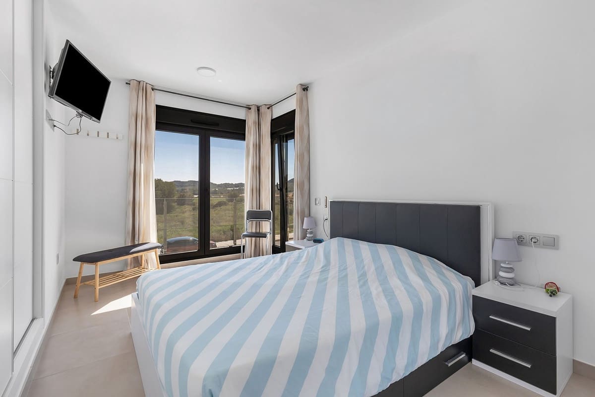 Chalet de 3 habitaciones en Orihuela en venta con piscina - 419.500 € (Ref: 9742123)