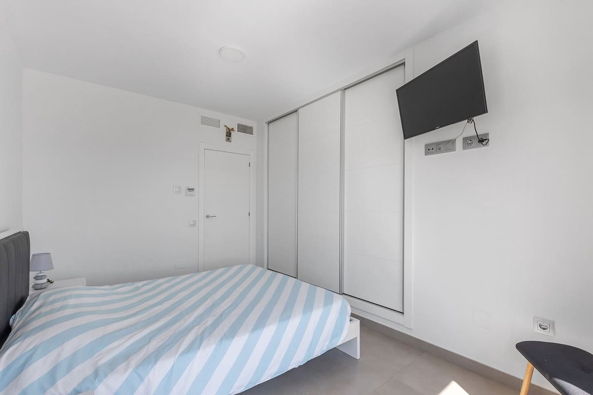 Chalet de 3 habitaciones en Orihuela en venta con piscina - 419.500 € (Ref: 9742123)