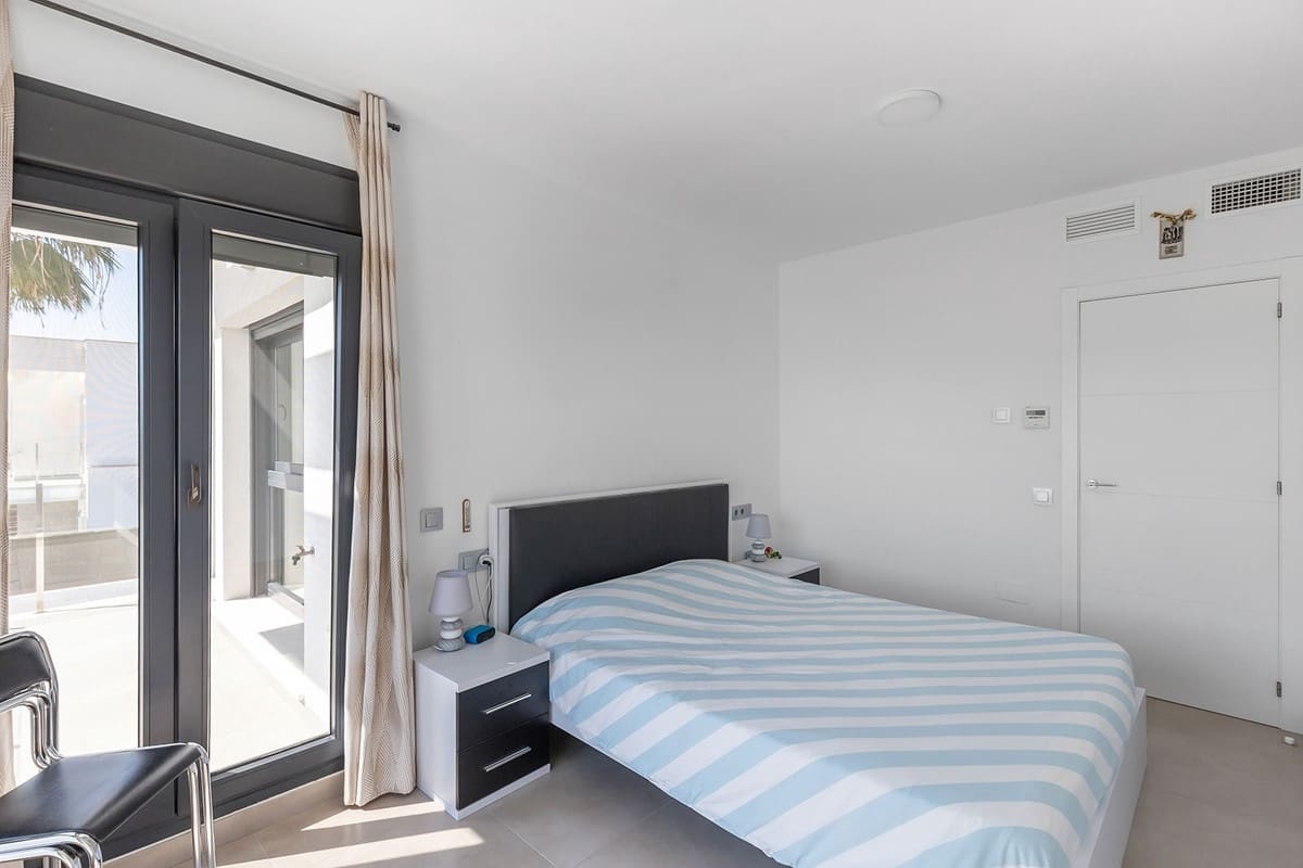 Chalet de 3 habitaciones en Orihuela en venta con piscina - 419.500 € (Ref: 9742123)