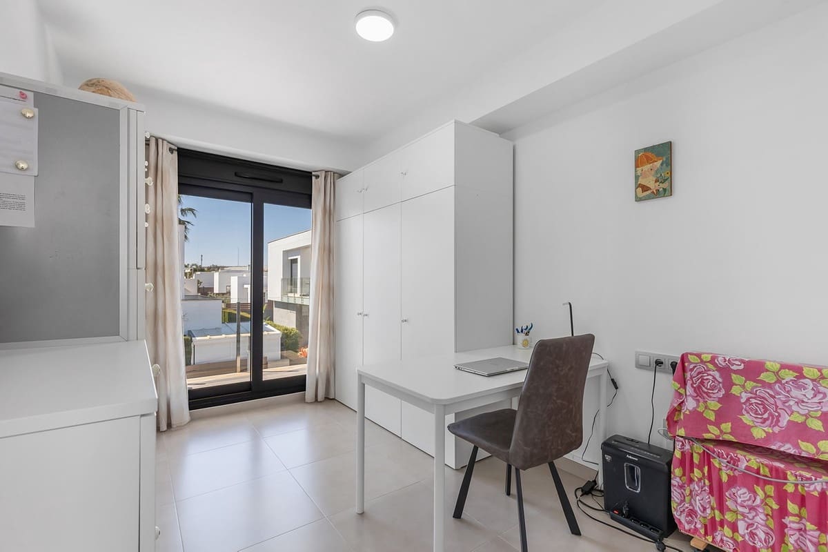 Chalet de 3 habitaciones en Orihuela en venta con piscina - 419.500 € (Ref: 9742123)