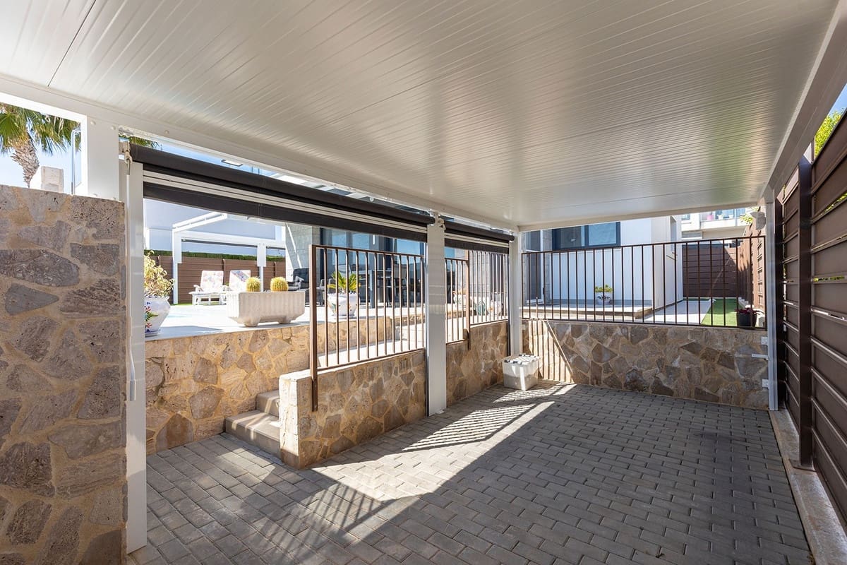 Chalet de 3 habitaciones en Orihuela en venta con piscina - 419.500 € (Ref: 9742123)