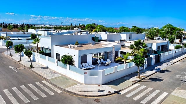 Chalet de 3 habitaciones en Pilar de la Horadada ciudad, Pilar de la Horadada en venta - 495.000 € (Ref: 9742129)