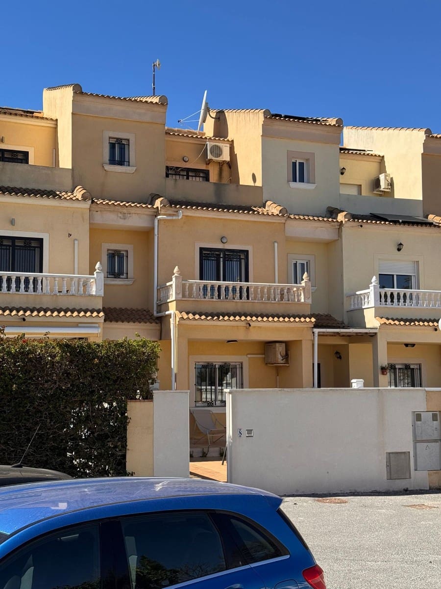 3 soveværelse Byhus til salg i Campoamor med swimmingpool - € 229.995 (Ref: 9762444)