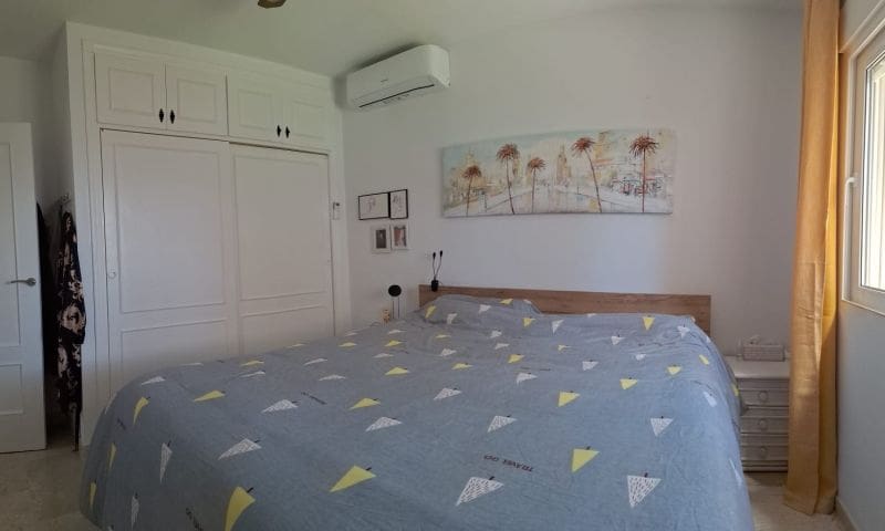 3 sypialnia Willa na sprzedaż w Orihuela Costa z basenem garażem - 369 995 € (Ref: 9762457)