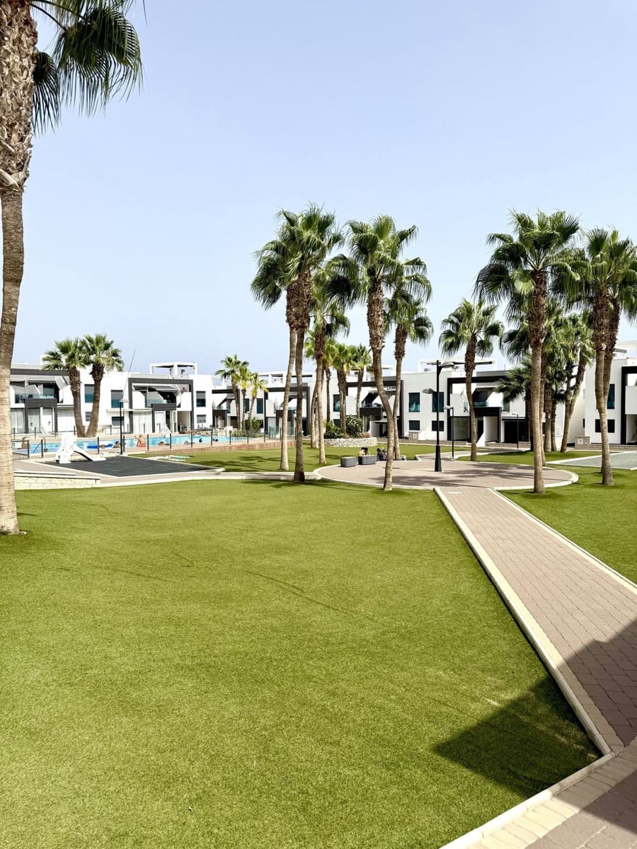 Apartamento de 2 habitaciones en Orihuela en venta con piscina garaje - 270.000 € (Ref: 9762466)