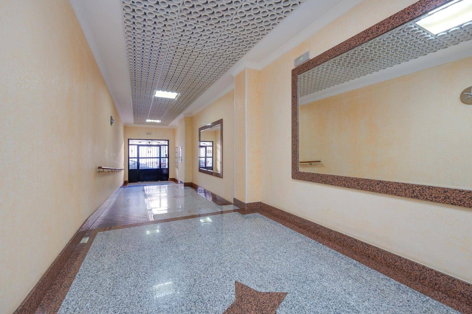 Apartamento de 3 habitaciones en Torrevieja en venta con garaje - 171.969 € (Ref: 9764811)